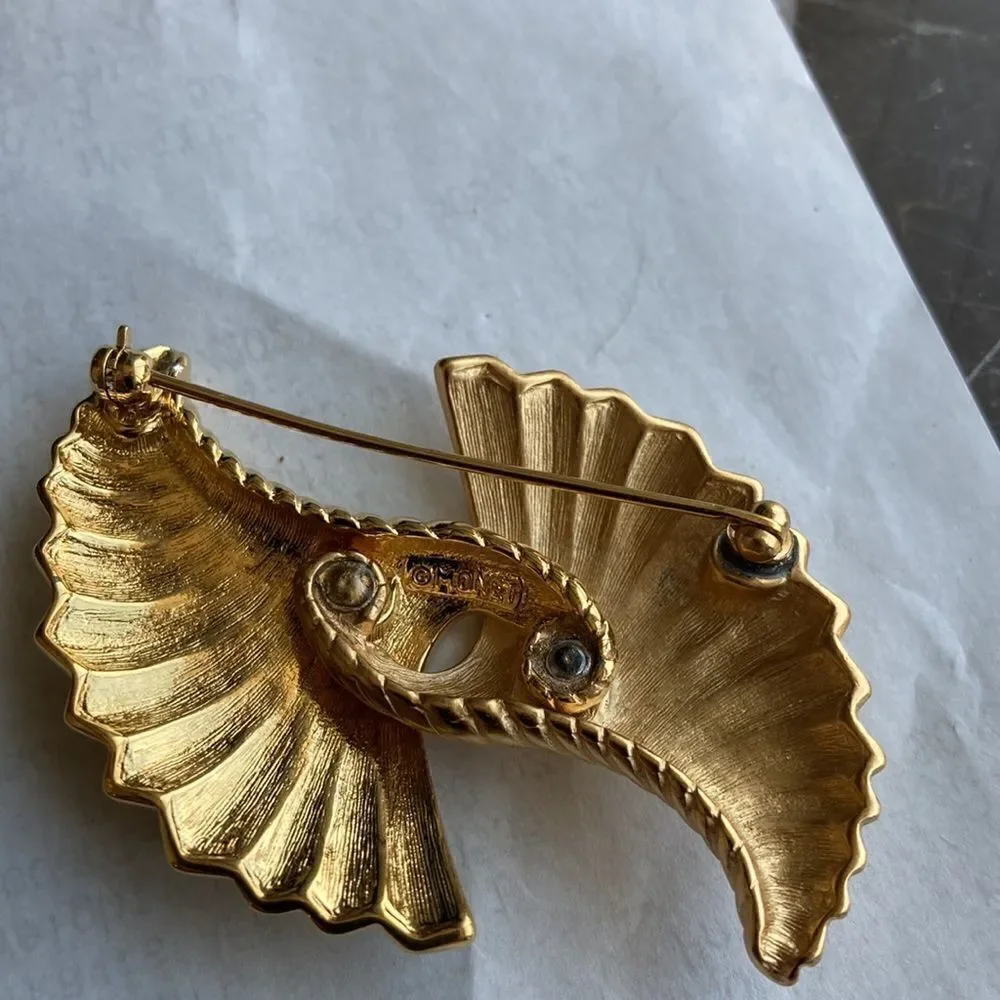 Monet vintage brooch